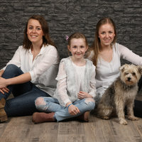 Familienfoto mit Hund